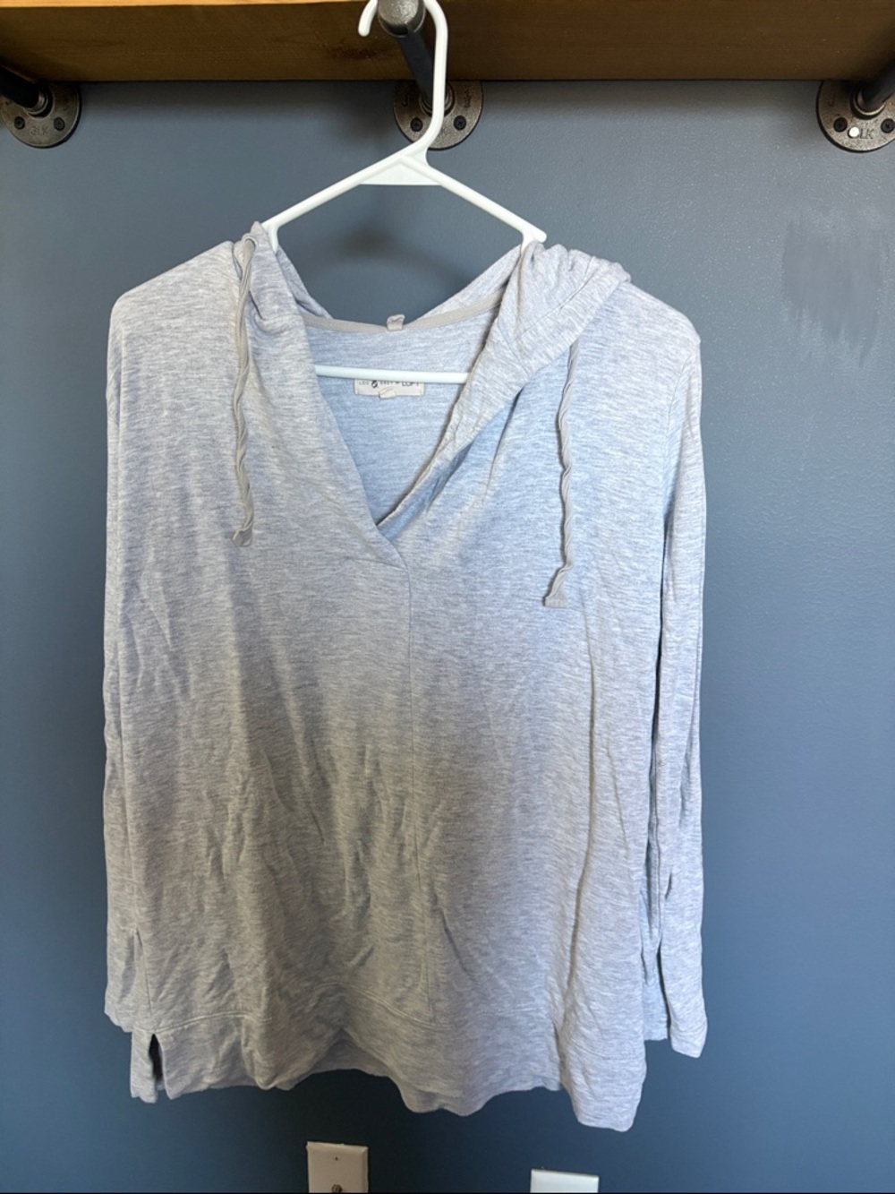 Lou & Grey Light Gray V-Neck Hoodie Top - Women